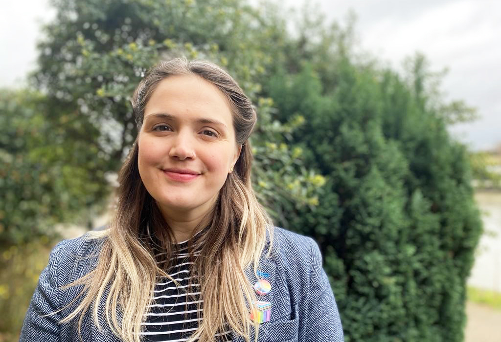 Emmy-Stock-outdoor-profile-pic-v2